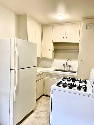 52 N Allen Ave #4 Photo 1
