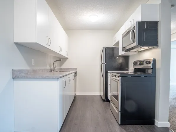 160 Pinehouse Dr, Saskatoon, SK S7K 5H7
