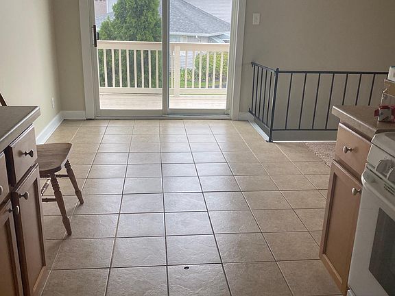 3rd image of 2343 Carnation Dr