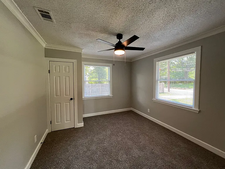 915 Marsh Ave — Photo 4