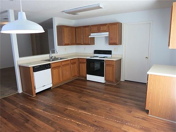 5th image of 2821 Hillside Dr