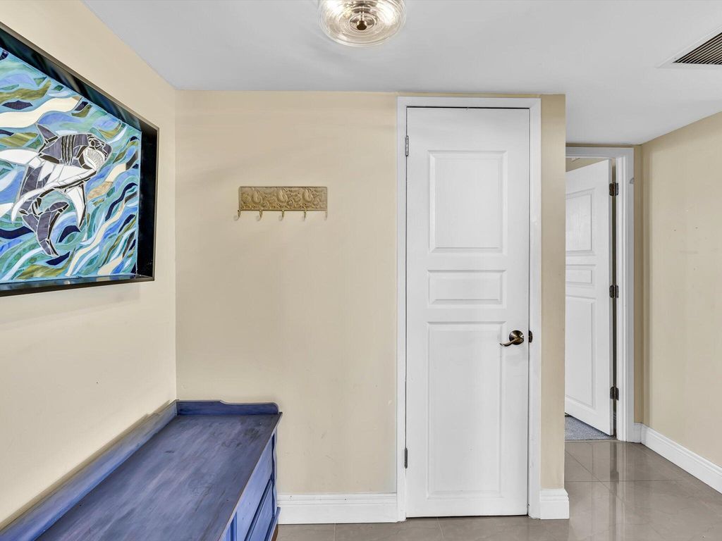 605 OAKS Drive #810, photo 5