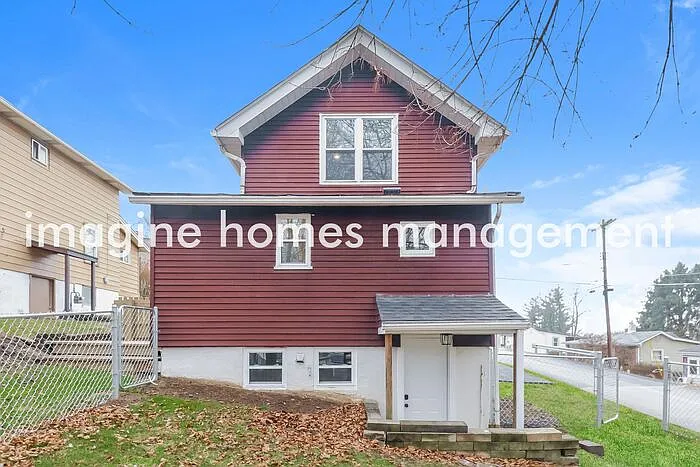 2898 Maple St — Photo 15