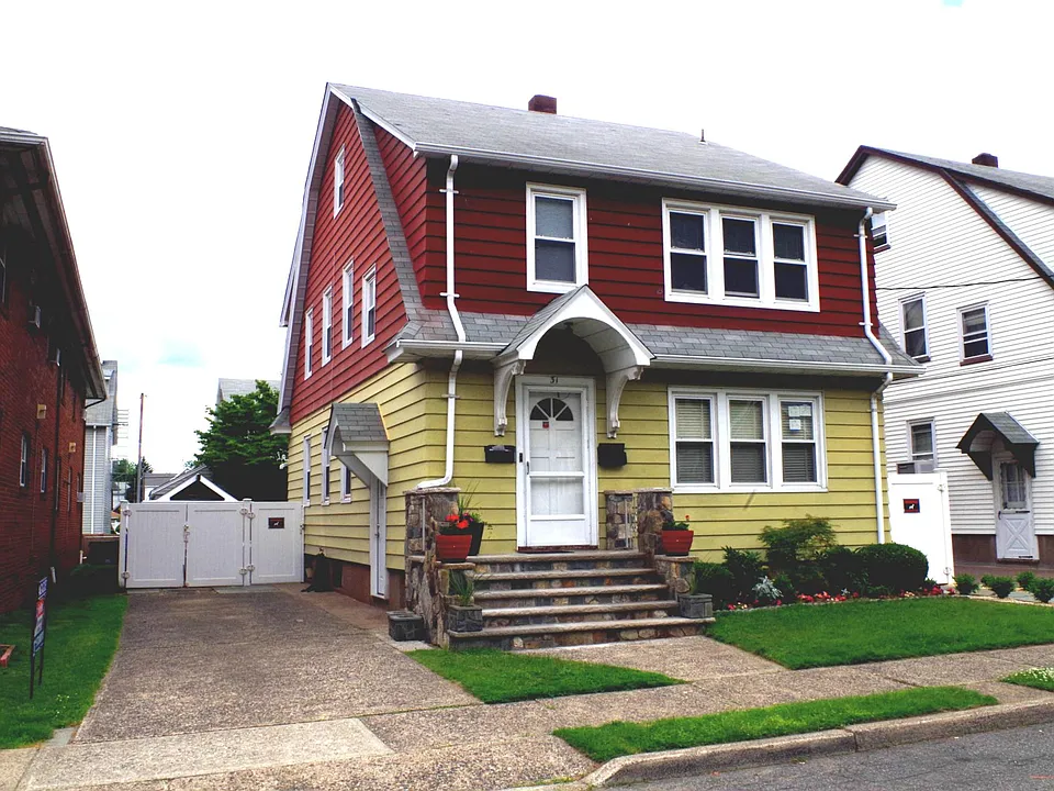 31 Brook Ave #2
