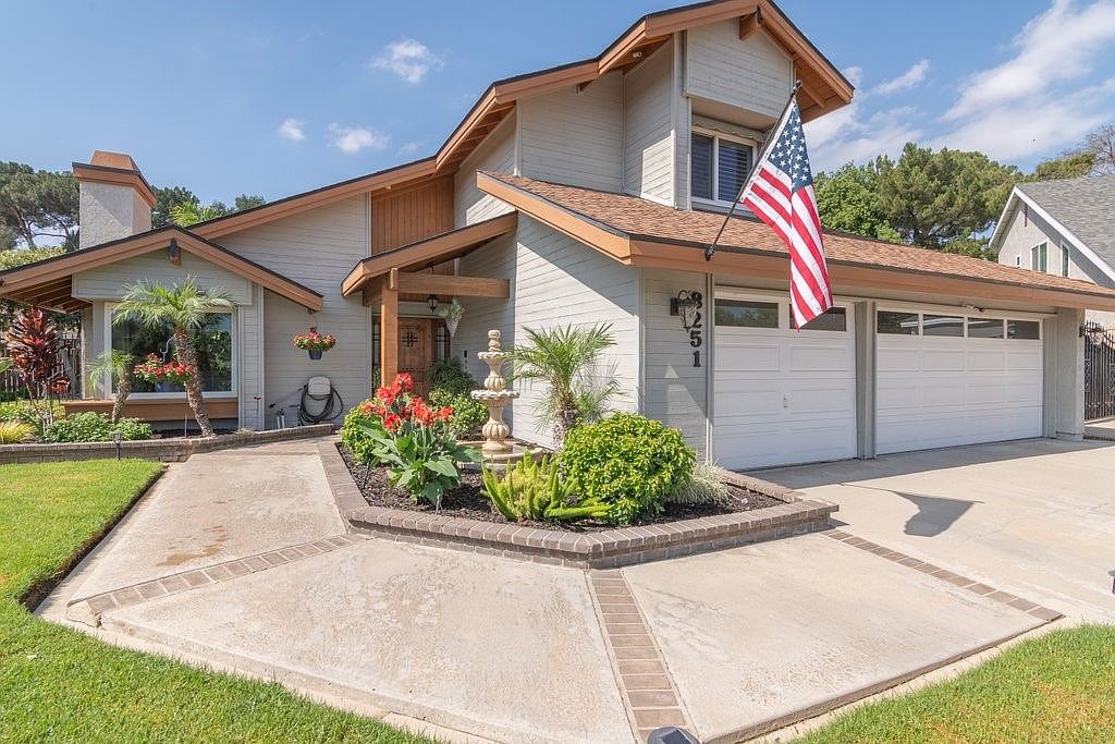8251 Bent Tree Ln — Indian Hills Golf Club