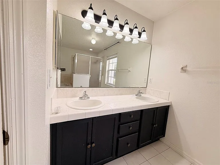 3010 Victoria Dr — Photo 33
