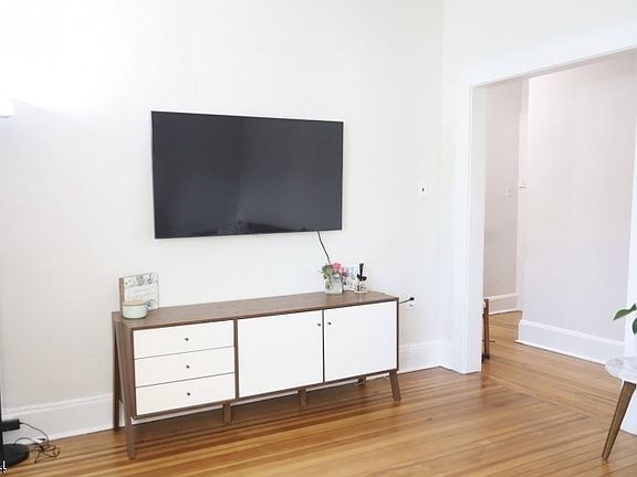 4th image of 648 Bloomfield Ave #8