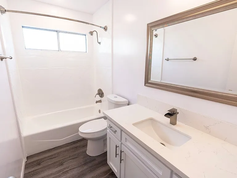 1635 North Martel Avenue — Photo 61