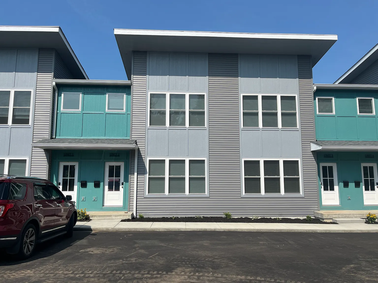 2 bed, 2.5 bath, 1200 sqft, $1,600 — Photo 2