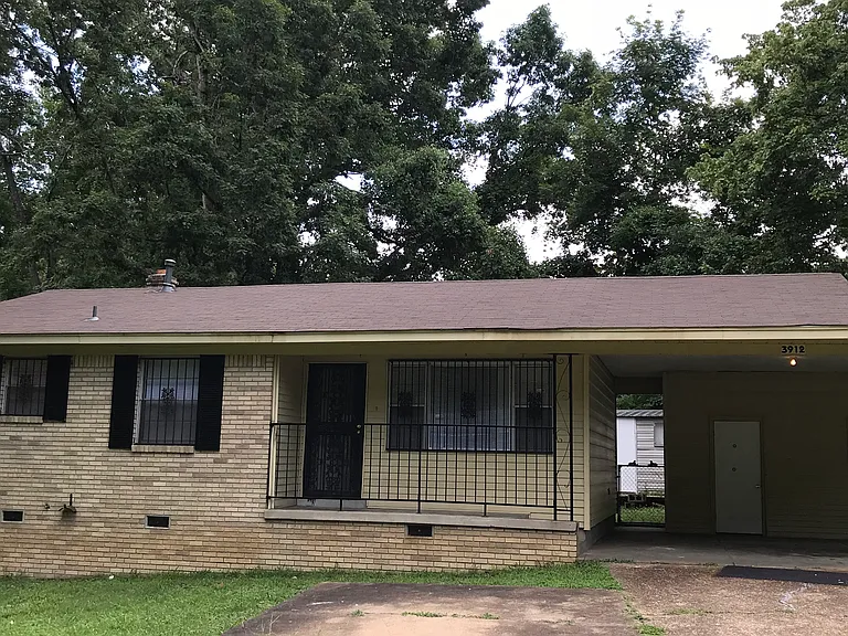 3912 Callahan Dr — Photo 1