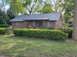 104 NE 2nd St, Chiefland, FL 32626