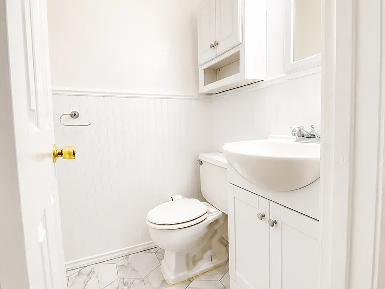 Primary bedroom half bath