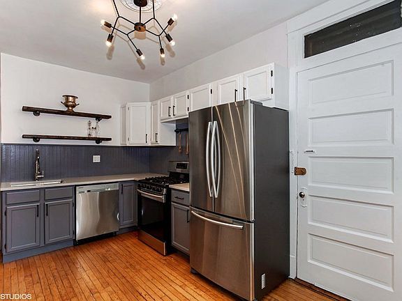 3rd image of 1312 W Argyle St #2