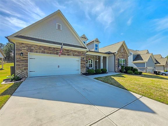 3rd image of 295 Crestbrook Ln