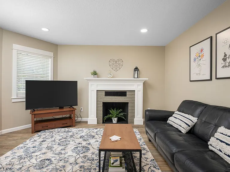 3233 SE 51st Ave — Photo 4