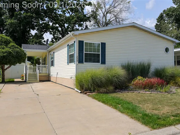 299 Dennis K Ct, White Lake, MI 48386