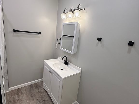 4th image of 413 Avon St