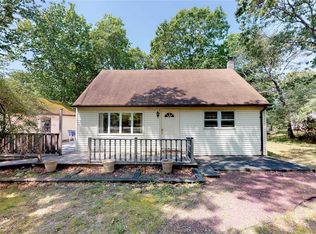 21 Columbine Ave N, Hampton Bays, NY 11946