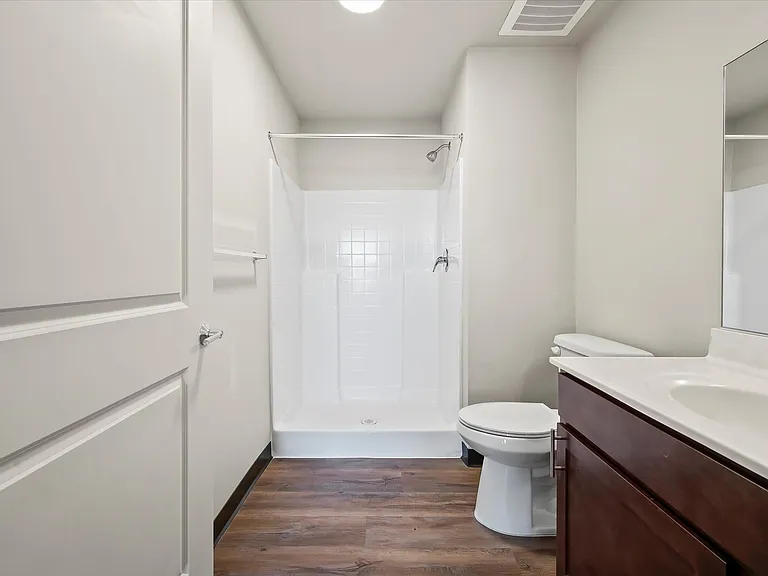 Lynne Village Apartments — Photo 45