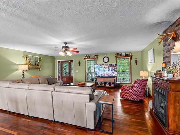 4th image of 1410 County Road 1716