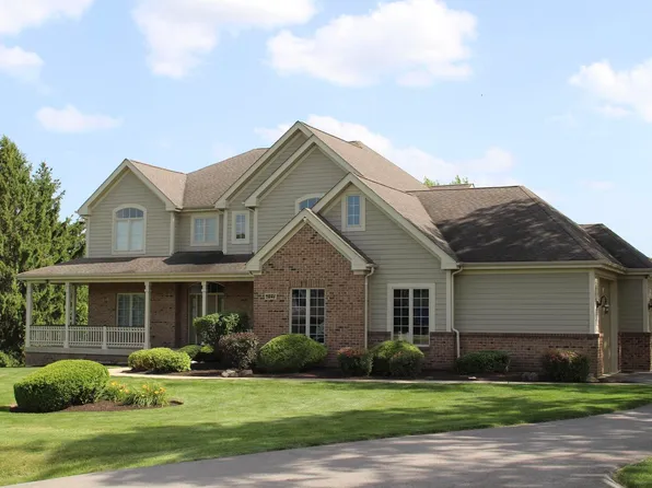 2307 Red Oak Ln, Johnsburg, IL 60051