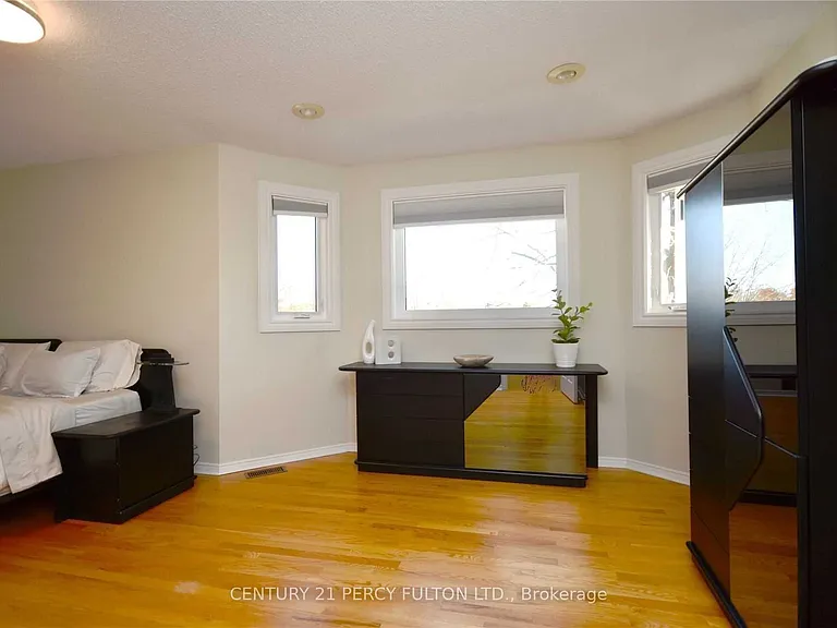 251 Livingstone St W #UPPER — Photo 15