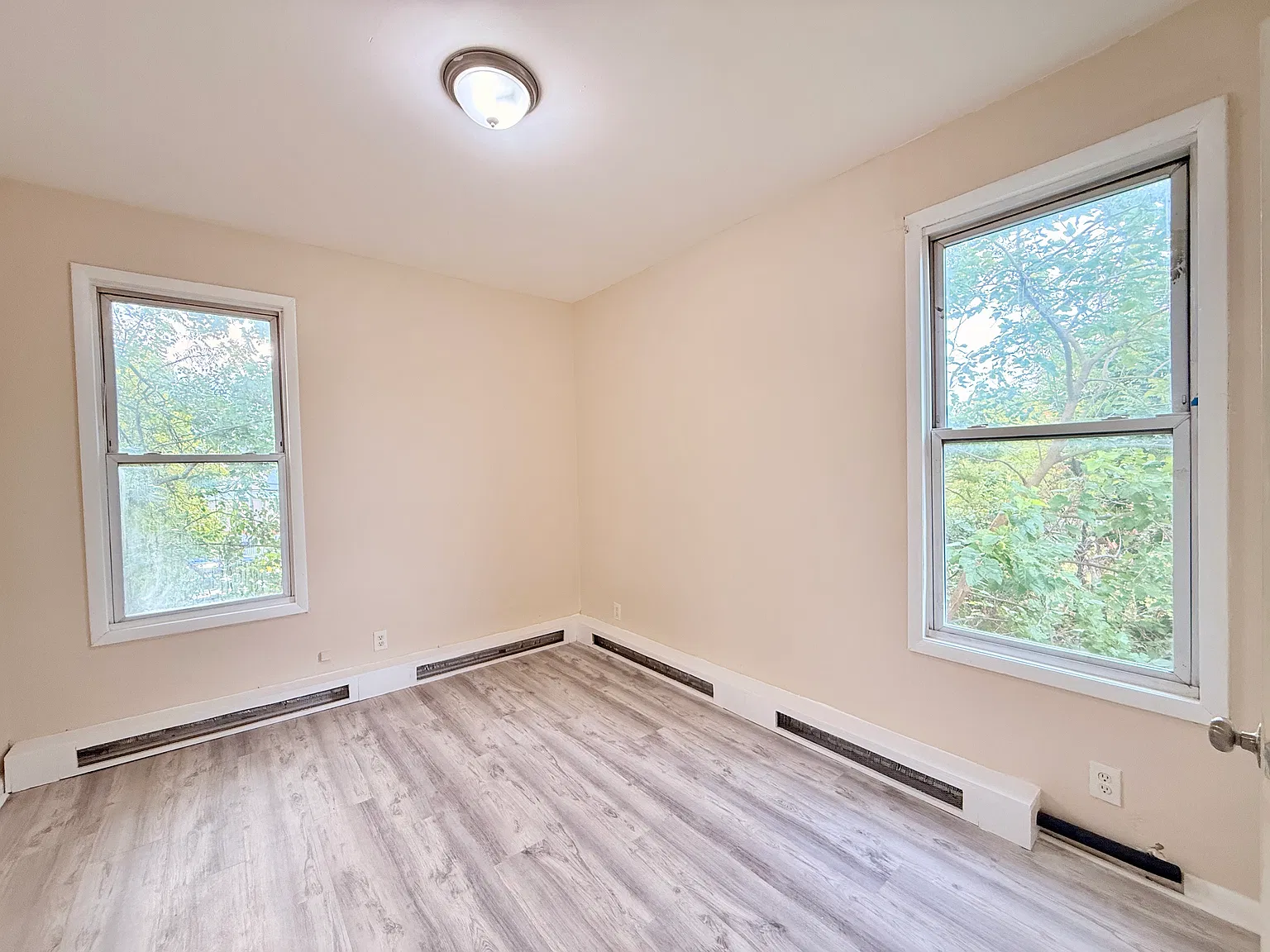 3 bed, 1173 sqft, $2,200 — Photo 2