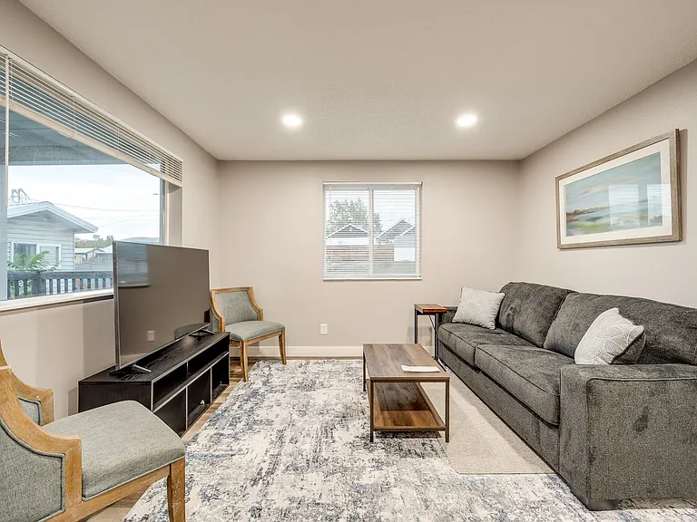 508 Southway Dr — Photo 2