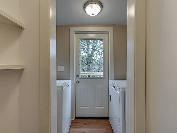 5th image of 133 Buist Ave