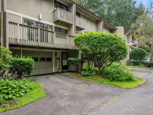 48 Clubhouse Drive #48, Woodbury, CT 06798