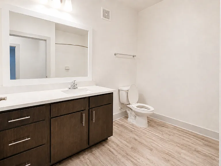 Azalea Bay Apartments — Photo 44