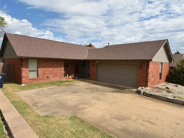 1202 Windsor Pl, Shawnee, OK 74804