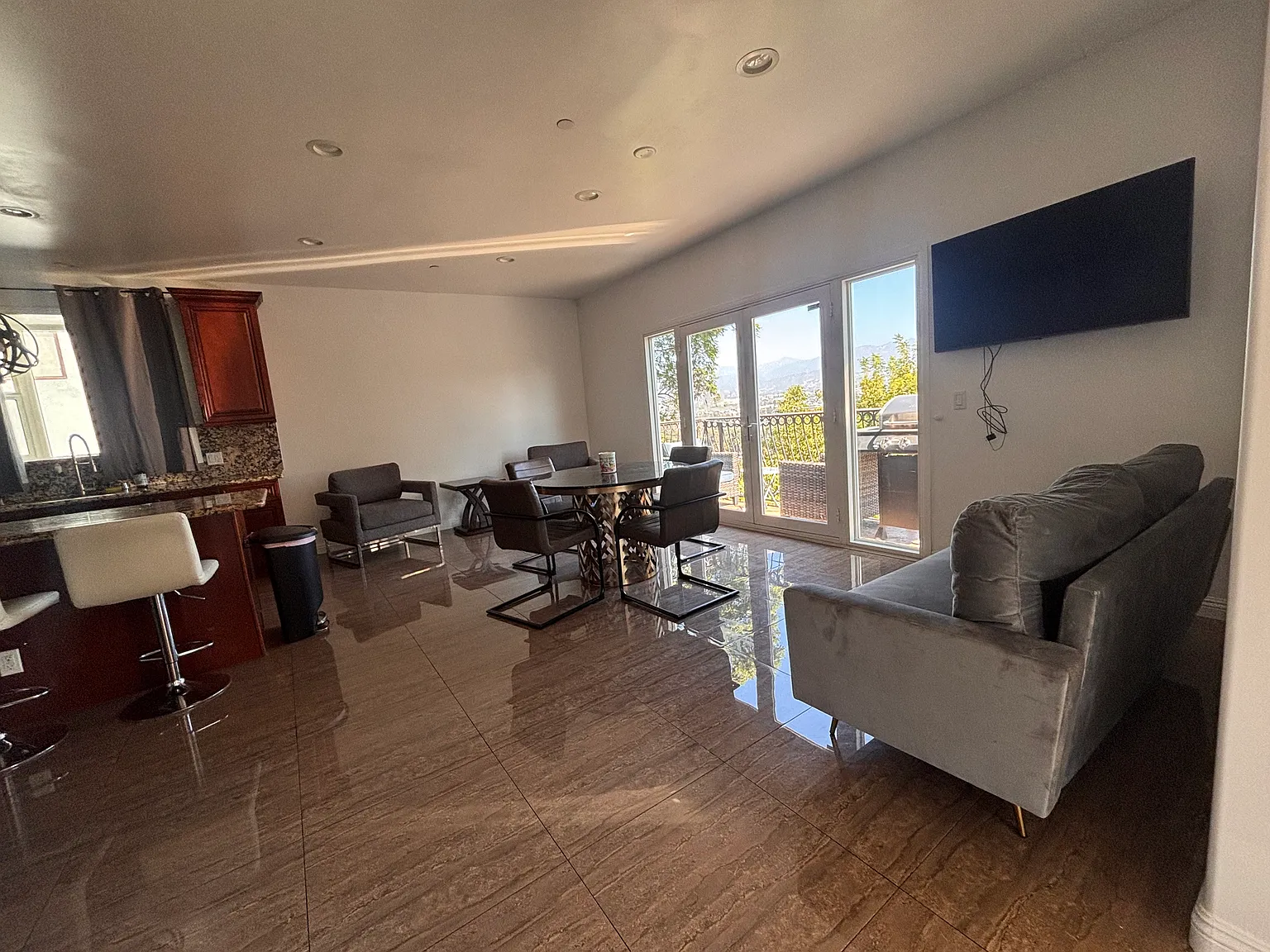 4 bed, 3227 sqft, $12,500 — Photo 4