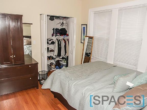 2nd image of 4737 N Leavitt St #2