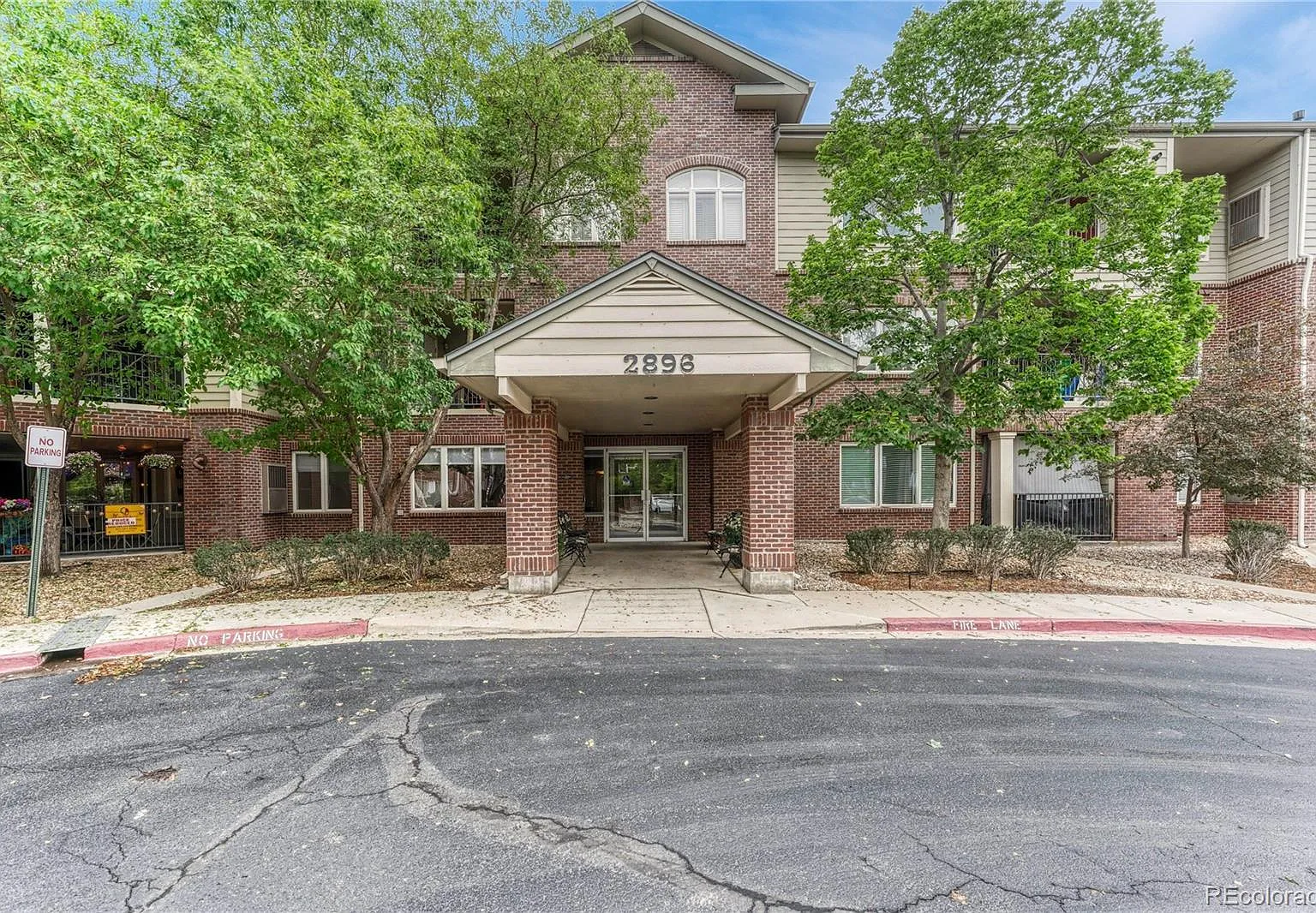 2 bed, 2.0 bath, 1119 sqft, $2,050 — Photo 1