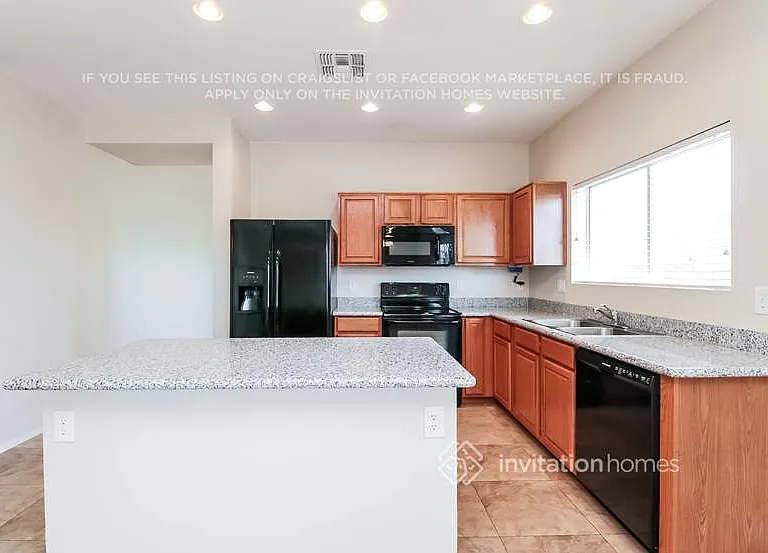2757 W San Carlos Ln — Photo 9