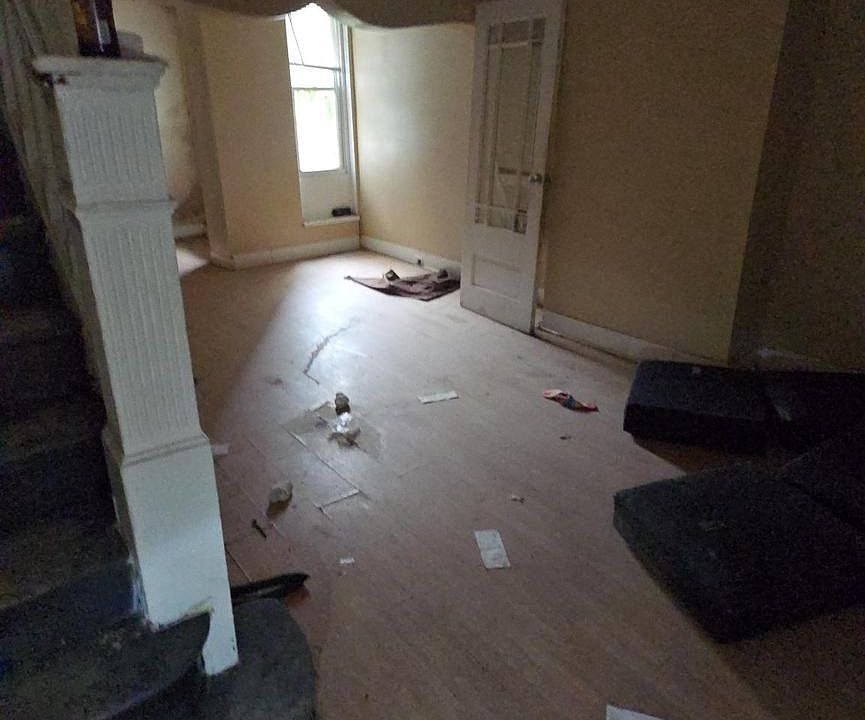 1st image of 135 N Hobart St