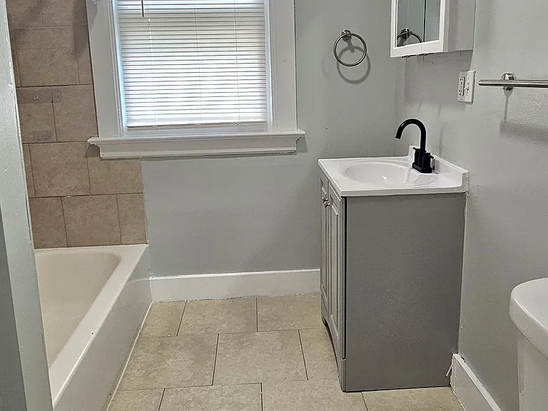 379 Norton St #B — Photo 12
