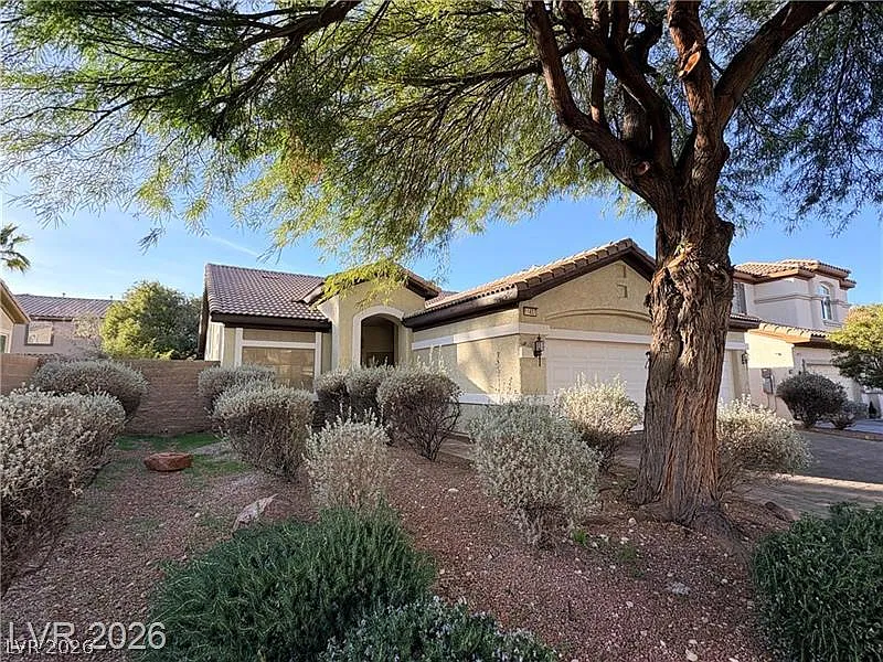 3 bed, 2.0 bath, 1805 sqft, $2,250 — Photo 3
