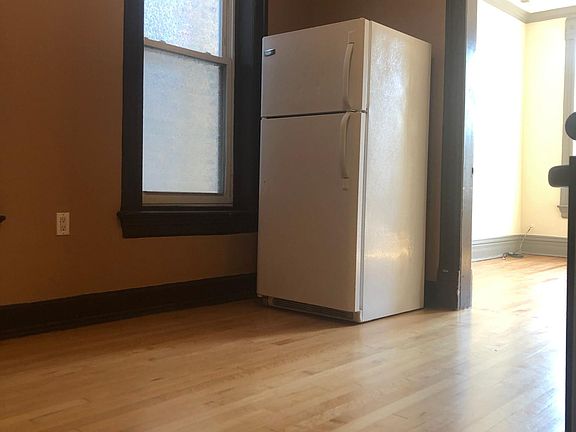 4th image of 1421 W Superior St #2R