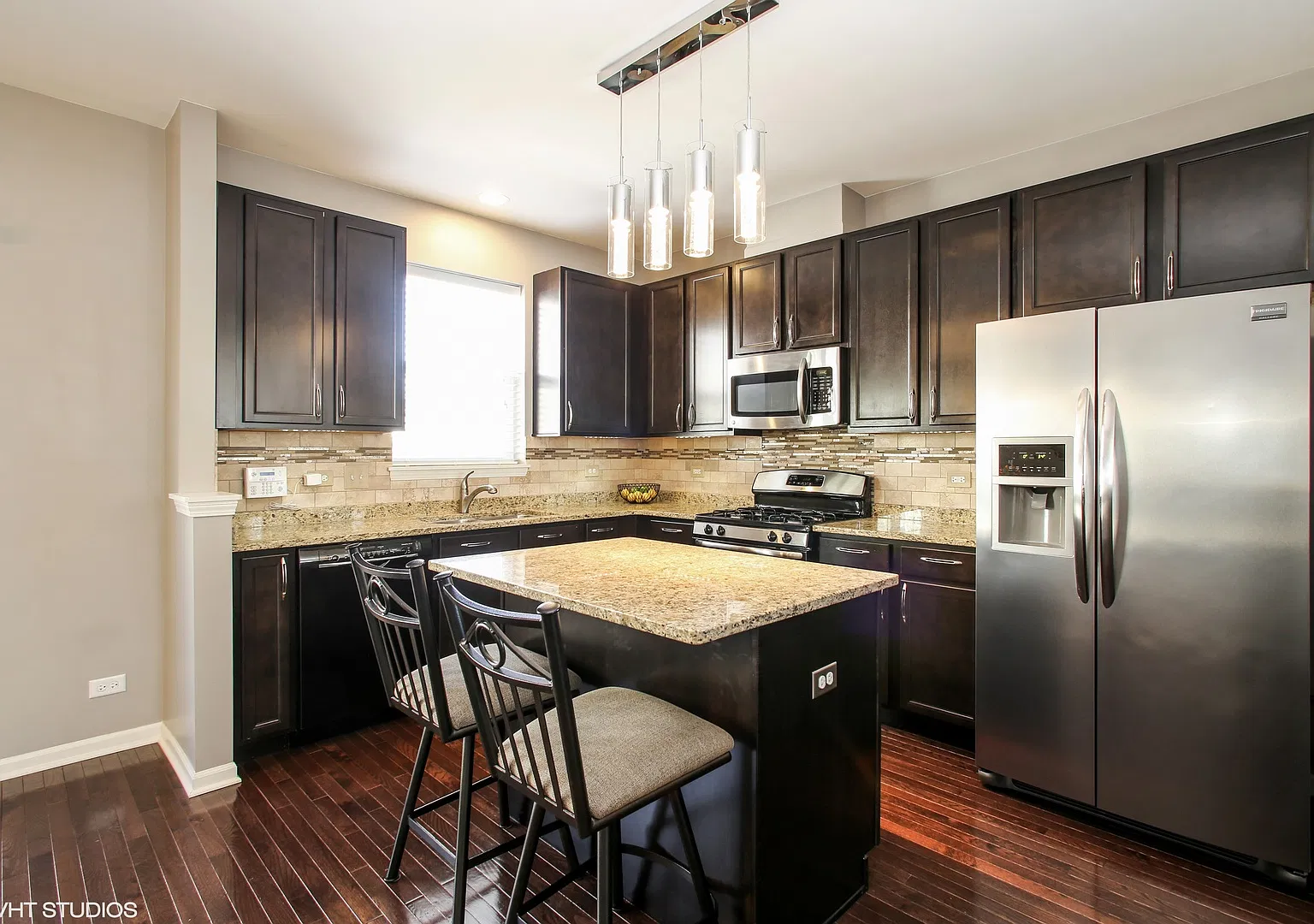 3 bed, 2.5 bath, 2162 sqft, $3,500 — Photo 2