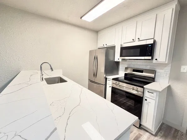Modern Studio & 1-Bedroom Apartments in Prime Denton Location