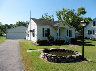 1487 Veterans Dr, De Soto, MO 63020