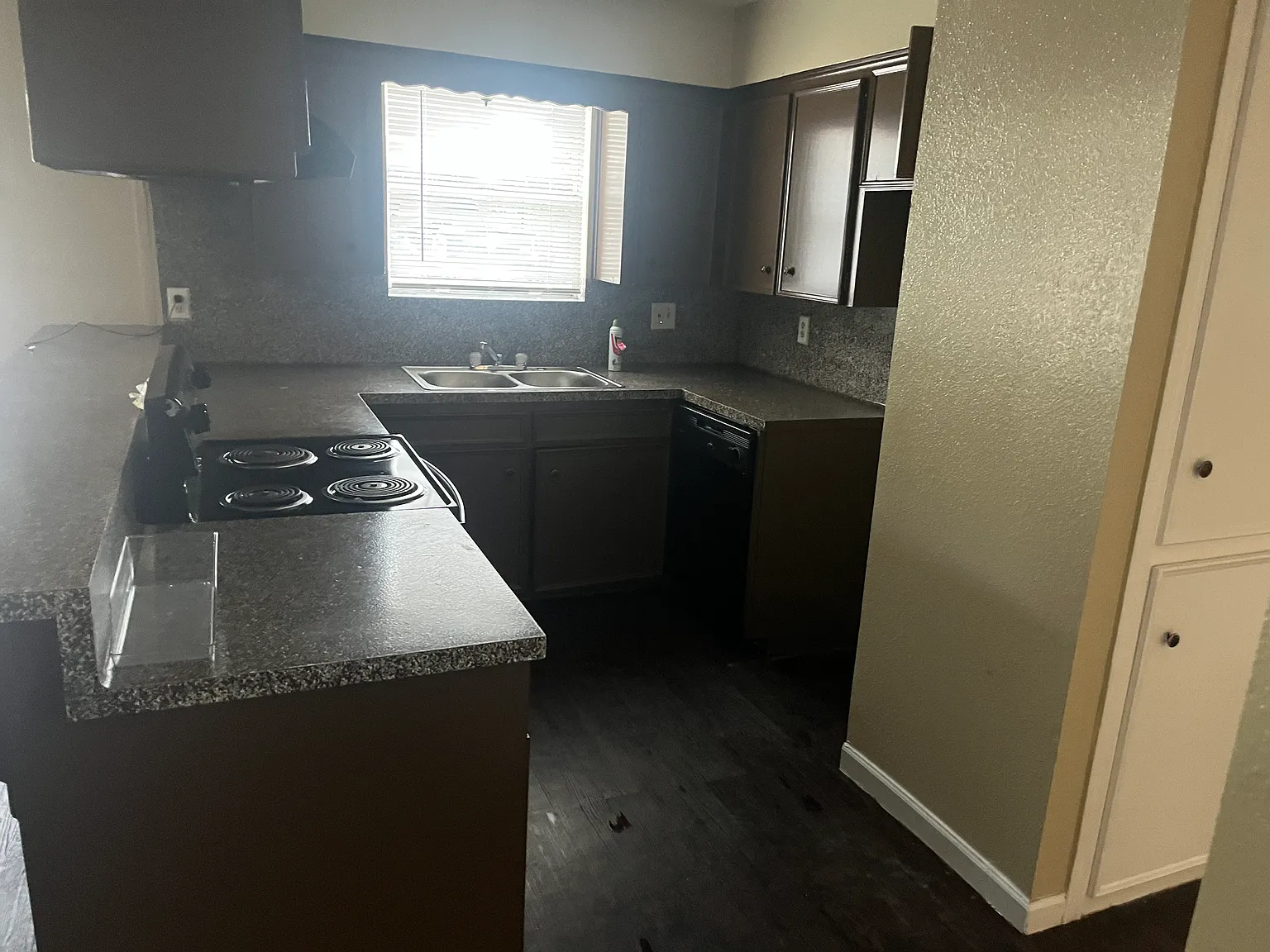 1503 Donovan St — Photo 3