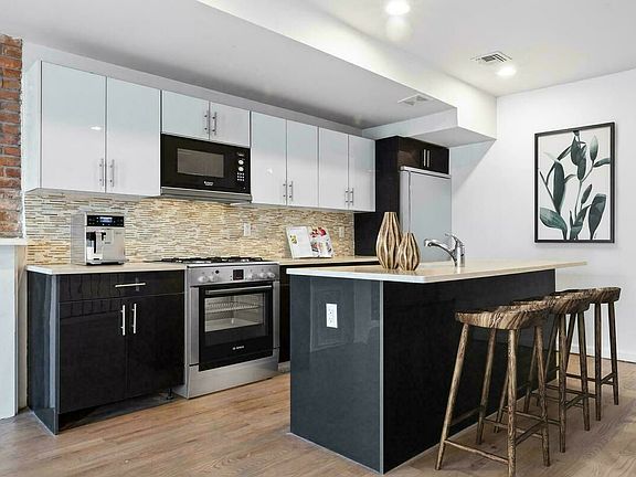 4th image of 257 Kosciusko St #2