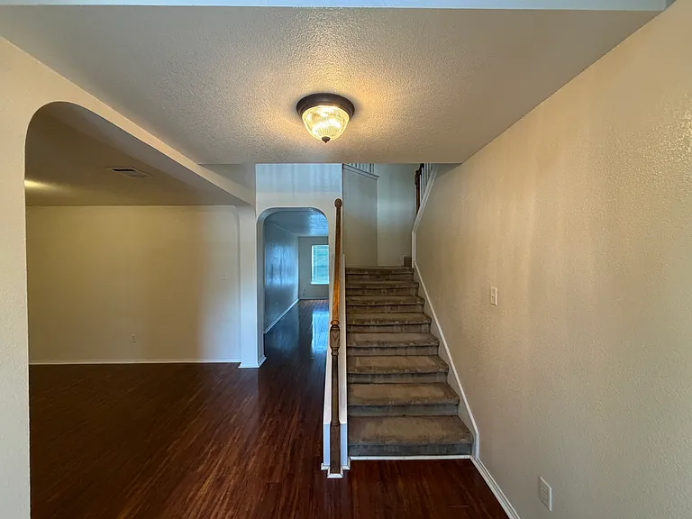 212 Lottie Ln — Photo 2