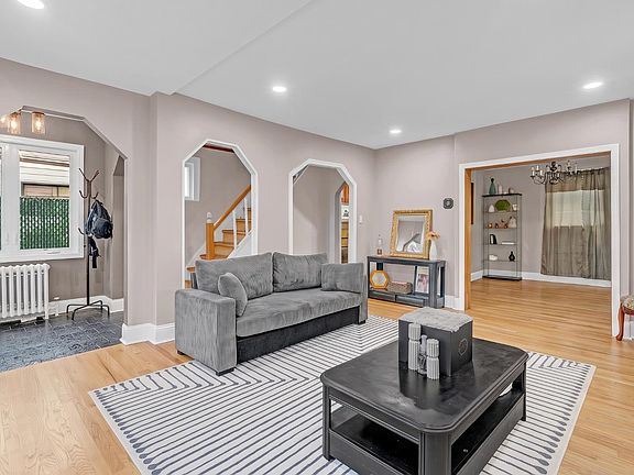 4th image of 1442 Woolworth Street