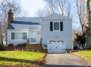 26 Mount Pleasant Pkwy, Livingston, NJ 07039