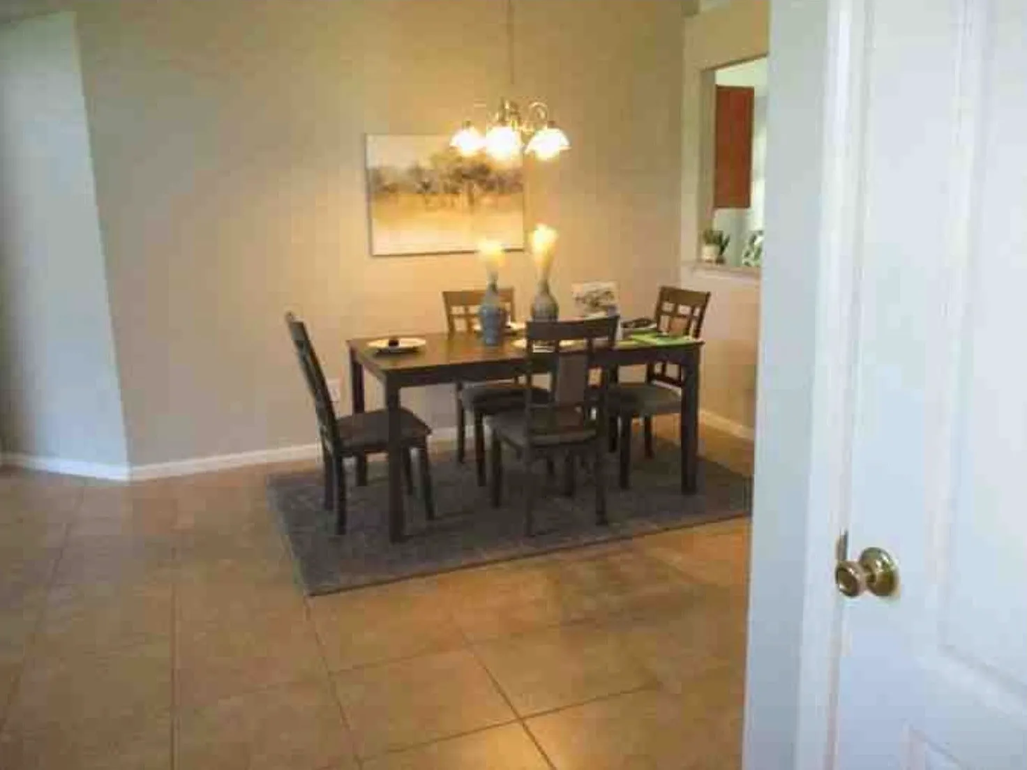 3 bed, 1110 sqft, $2,000 — Photo 2