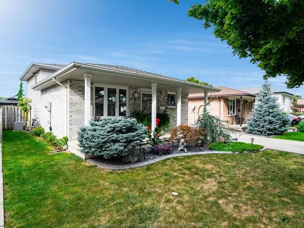 2677 Robert Rd, Windsor, ON N8W 5L8